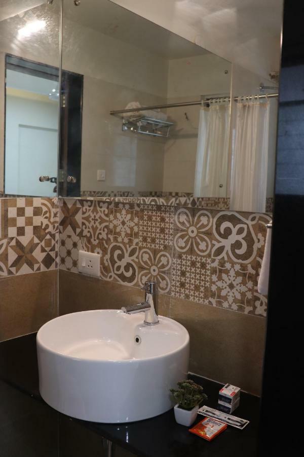 Emerald Vista Luxury Suites Pune Exterior foto